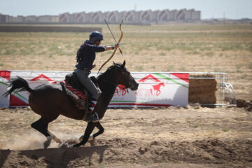 رقابت های بین المللی کمانگیری بر روی اسب