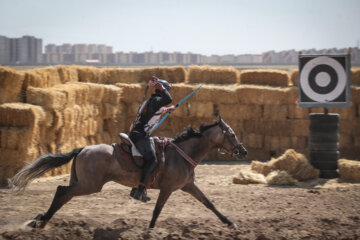 رقابت های بین المللی کمانگیری بر روی اسب