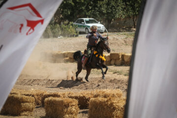 رقابت های بین المللی کمانگیری بر روی اسب