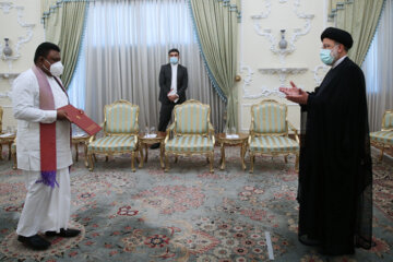 De nouveaux ambassadeurs présentent au Président Raïssi leurs lettres de créance à Téhéran