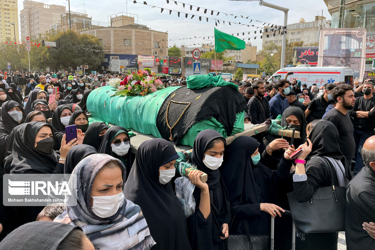 زنان نوغان مشهد صحنه‌ دلدادگی مادران خود به امام رضا را بازسازی کردند