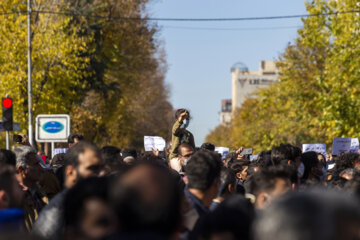 تجمع مردم چهارمحال و بختیاری در مخالفت با طرح‌های انتقال آب