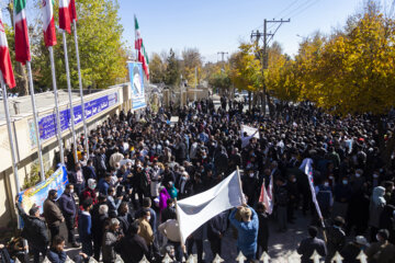 تجمع مردم چهارمحال و بختیاری در مخالفت با طرح‌های انتقال آب