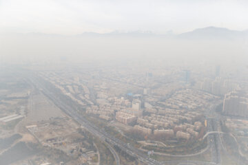 آلودگی هوای پایتخت را سیاسی نکنیم/قانون هوای پاک بطور کامل اجرا نمی‌شود
