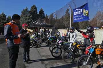 
Course de moto à Téhéran 
