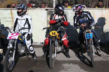 
Course de moto à Téhéran 
