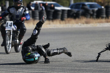 
Course de moto à Téhéran 
