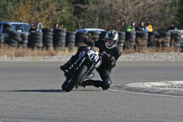 
Course de moto à Téhéran 
