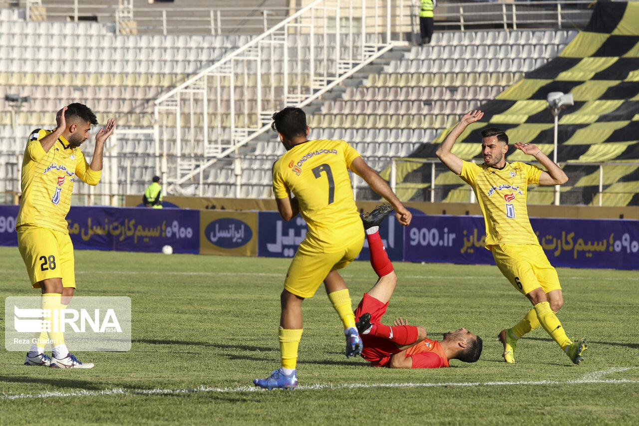 فجر سپاسی بدون سرمربی به دیدار قعر نشین لیگ برتر فوتبال می رود فجر سپاسی بدون سرمربی به دیدار قعر نشین لیگ برتر فوتبال می رود
