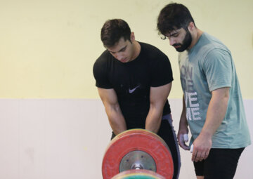 تمرین تیم‌های ملی وزنه‌برداری مردان و زنان