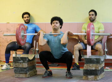 تمرین تیم‌های ملی وزنه‌برداری مردان و زنان