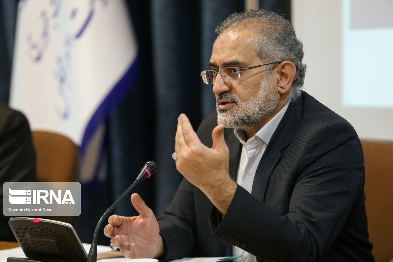 حسینی: دولت مصمم است مشکلات را با کار و تلاش بی‌وفقه برطرف کند