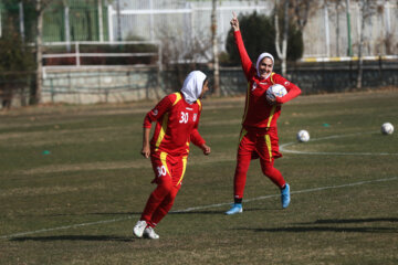 Entrenamiento del equipo femenino iraní de fútbol