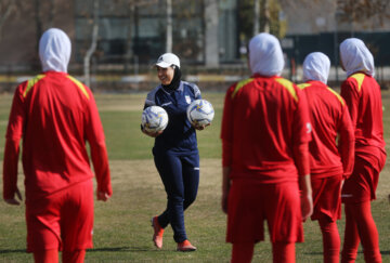 Entrenamiento del equipo femenino iraní de fútbol