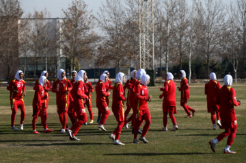 Entrenamiento del equipo femenino iraní de fútbol