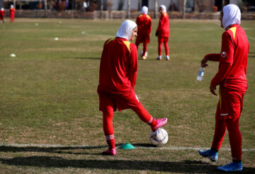 Entrenamiento del equipo femenino iraní de fútbol