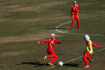 Entrenamiento del equipo femenino iraní de fútbol