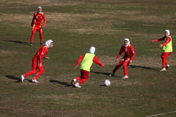 Entrenamiento del equipo femenino iraní de fútbol