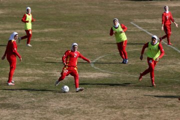 Entrenamiento del equipo femenino iraní de fútbol