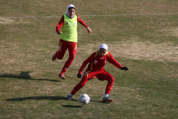 Entrenamiento del equipo femenino iraní de fútbol