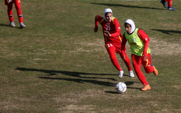 Entrenamiento del equipo femenino iraní de fútbol