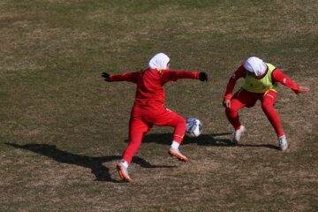 Entrenamiento del equipo femenino iraní de fútbol