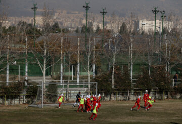 Entrenamiento del equipo femenino iraní de fútbol