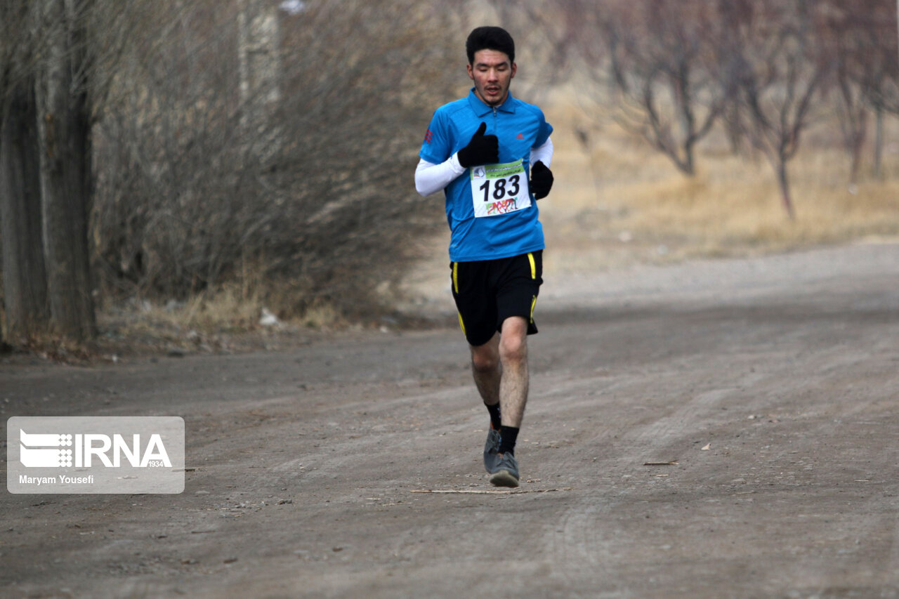 رقابت ۱۲۰ دونده برتر ایران در ایلام؛ بانوان البرزی جام قهرمانی را به خانه بردند