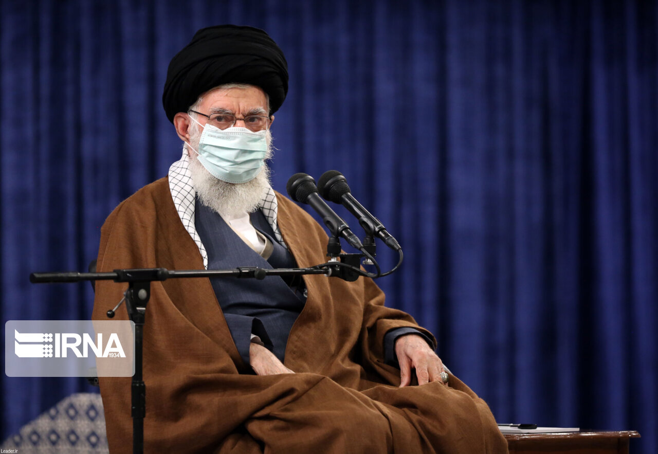 رهبر انقلاب: قیام ۱۹ دی  مردم قم منشاء پیروزی انقلاب اسلامی شد