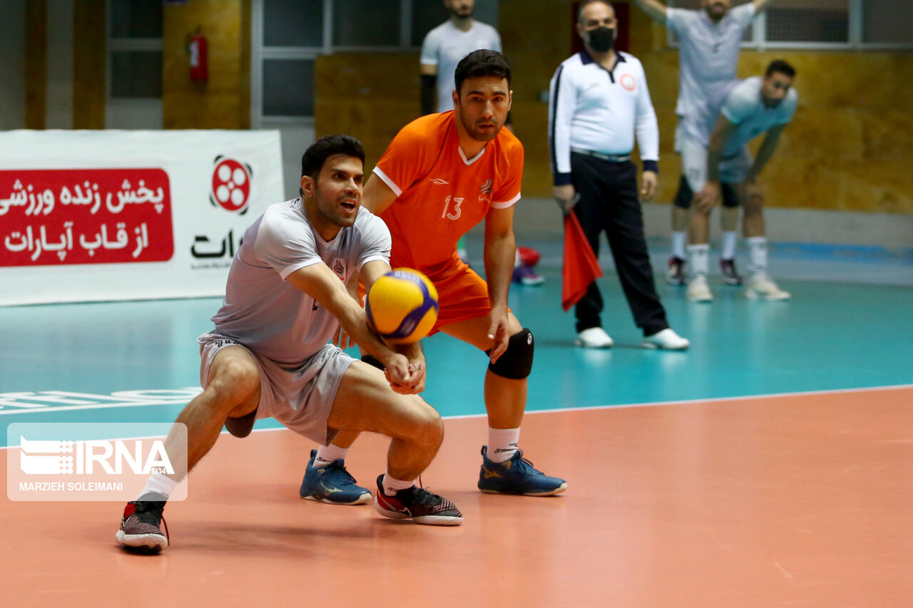 تیم والیبال شهداب یزد بر هزار آمل غلبه کرد تیم والیبال شهداب یزد بر هزار آمل غلبه کرد