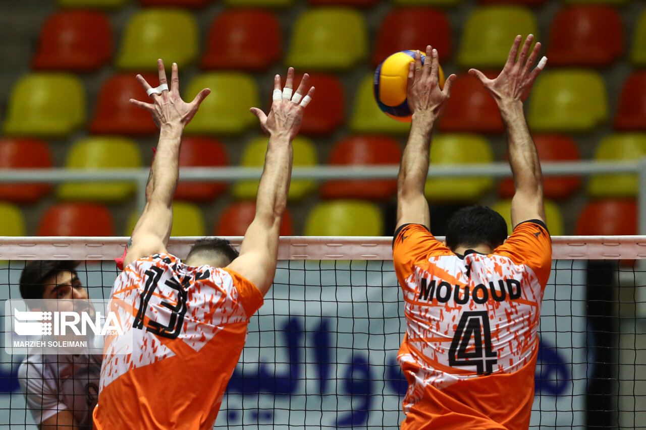 تیم والیبال  چادرملوی اردکان مغلوب آریا تنکابن شد تیم والیبال  چادرملوی اردکان مغلوب آریا تنکابن شد