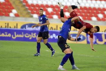 دیدار تیم های فوتبال پدیده مشهد و استقلال تهران