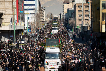 تشییع پیکرهای ۱۵۰ شهید گمنام در تهران