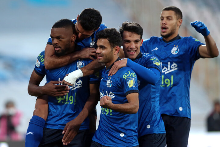 نوری: استقلال یک سر و گردن از همه بالاتر است/قهرمانی آبیها در نیم فصل اول پاک بود