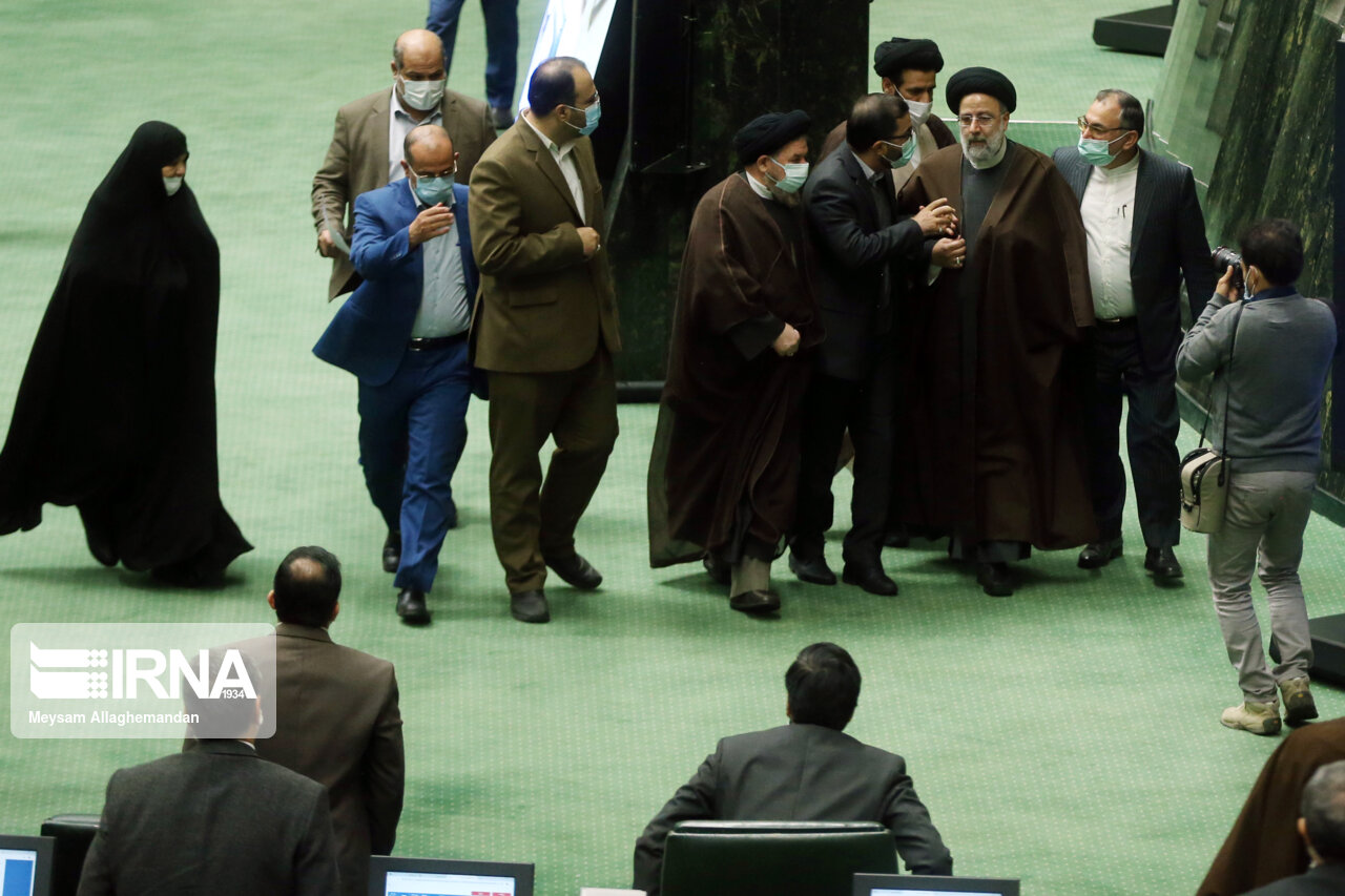 تکلیف مجلس به دولت برای حذف رانت «ترجیحی»/ حذف ارز 4200 تومانی نقطه مشترک بهارستان_پاستور