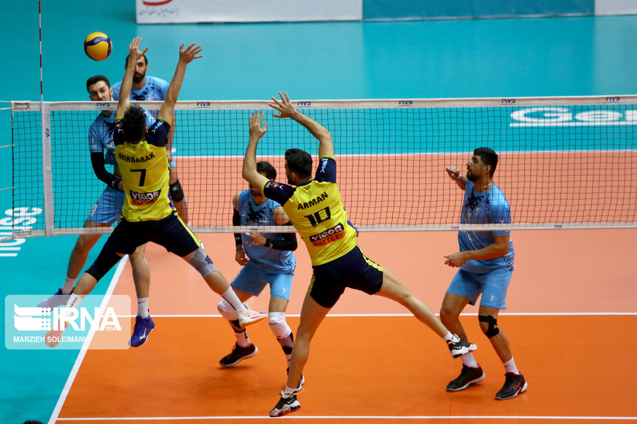 تیم والیبال وارنا گیلان با پیروزی تخت جمشید مرودشت را بدرقه کرد تیم والیبال وارنا گیلان با پیروزی تخت جمشید مرودشت را بدرقه کرد