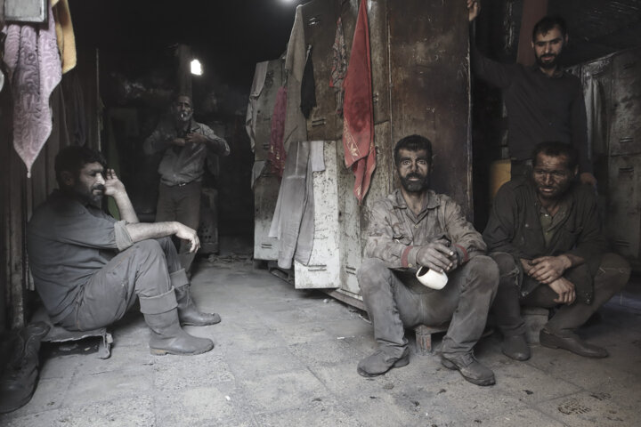 جدال مرگ و معیشت زیر سقف لرزان معادن زغال سنگ کرمان