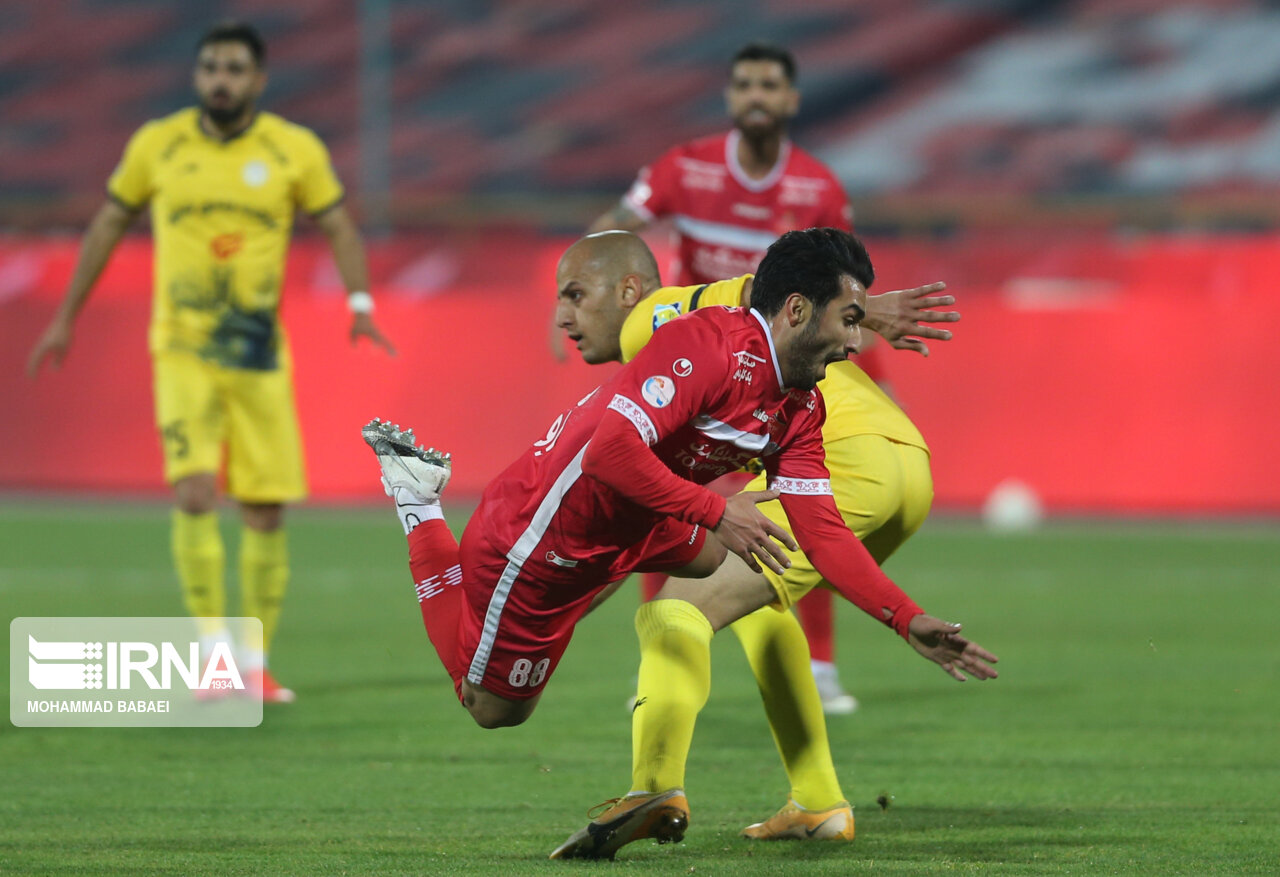 برتری پرسپولیس برابر فجر در نیمه نخست