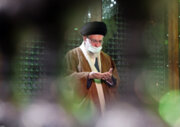 آیت اللہ خامنہ ای کی امام خمینی کے مزار پر حاضری کی تصاویر

