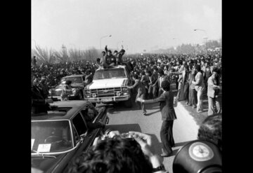یکم فروری؛ بانی اسلامی انقلاب کی وطن واپسی کا تاریخی دن