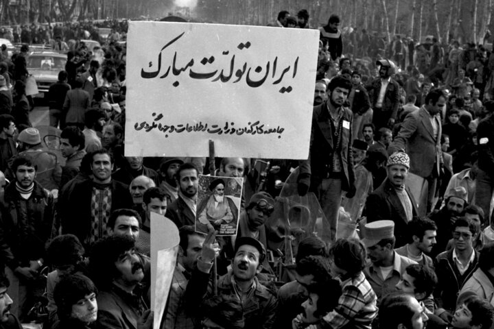 ۴۳ سال ایستادگی پای یک « آری»