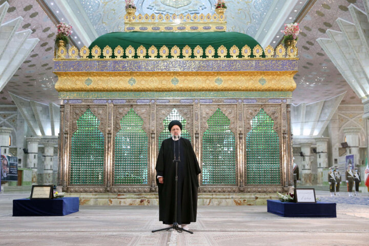 موفقیت و سربلندی کشور در گرو عمل به آموزه‌های امام خمینی (ره) است