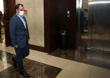 «سیداحسان خاندوزی» وزیر امور اقتصادی و دارایی ایران پیش از دیدار با «پکا هاویستو» وزیر خارجه فنلاند