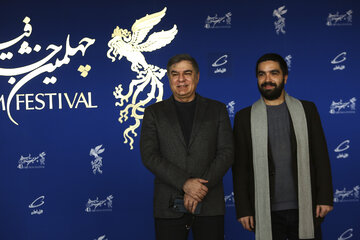«علی حضرتی» (سمت راست) کارگردان فیلم «شهرک» و «علی سرتیپی» تهیه کننده در مراسم پیش از اکران فیلم در نهمین روز جشنواره فیلم فجر 