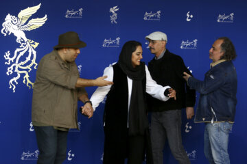 از سمت راست «کیوان علیمحمدی» کارگردان فیلم «۲۸۸۸» ، «سیاوش مفیدی»، «نرگس محمدی» و «علی اوجی» بازیگران فیلم در مراسم اکران فیلم در نهمین روز جشنواره فیلم فجر
