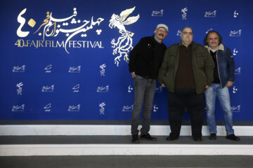 از سمت راست «کیوان علیمحمدی» ، «علی اکبر حیدری» کارگردانان فیلم «۲۸۸۸» و «سیاوش مفیدی» بازیگر در مراسم اکران فیلم در نهمین روز جشنواره فیلم فجر 