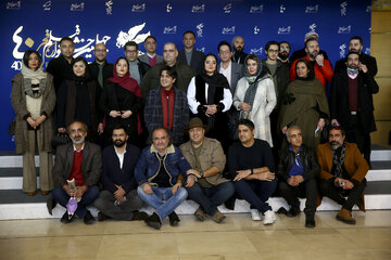 عکس دسته جمعی بازیگران و عوامل فیلم  «۲۸۸۸» در مراسم اکران فیلم در نهمین روز جشنواره فیلم فجر