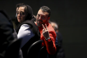 «کامبیز دیرباز» بازیگر فیلم «۲۸۸۸» در نشست رسانه ای فیلم در نهمین روز جشنواره فیلم فجر 