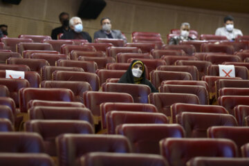 یک خبرنگار در نشست رسانه ای فیلم «۲۸۸۸» در نهمین روز جشنواره فیلم فجر 