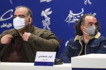 «علی اکبر حیدری» (سمت چپ) و «کیوان علیمحمدی» کارگردانان فیلم «۲۸۸۸» در نشست رسانه ای فیلم در نهمین روز جشنواره فیلم فجر 